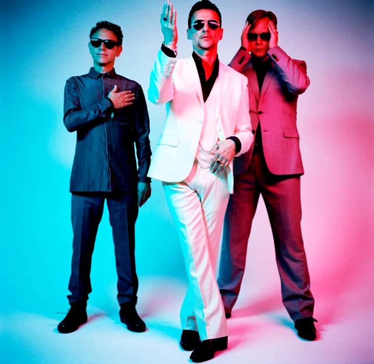 
    Luni se pun in vanzare biletele pentru concertul Depeche Mode!  