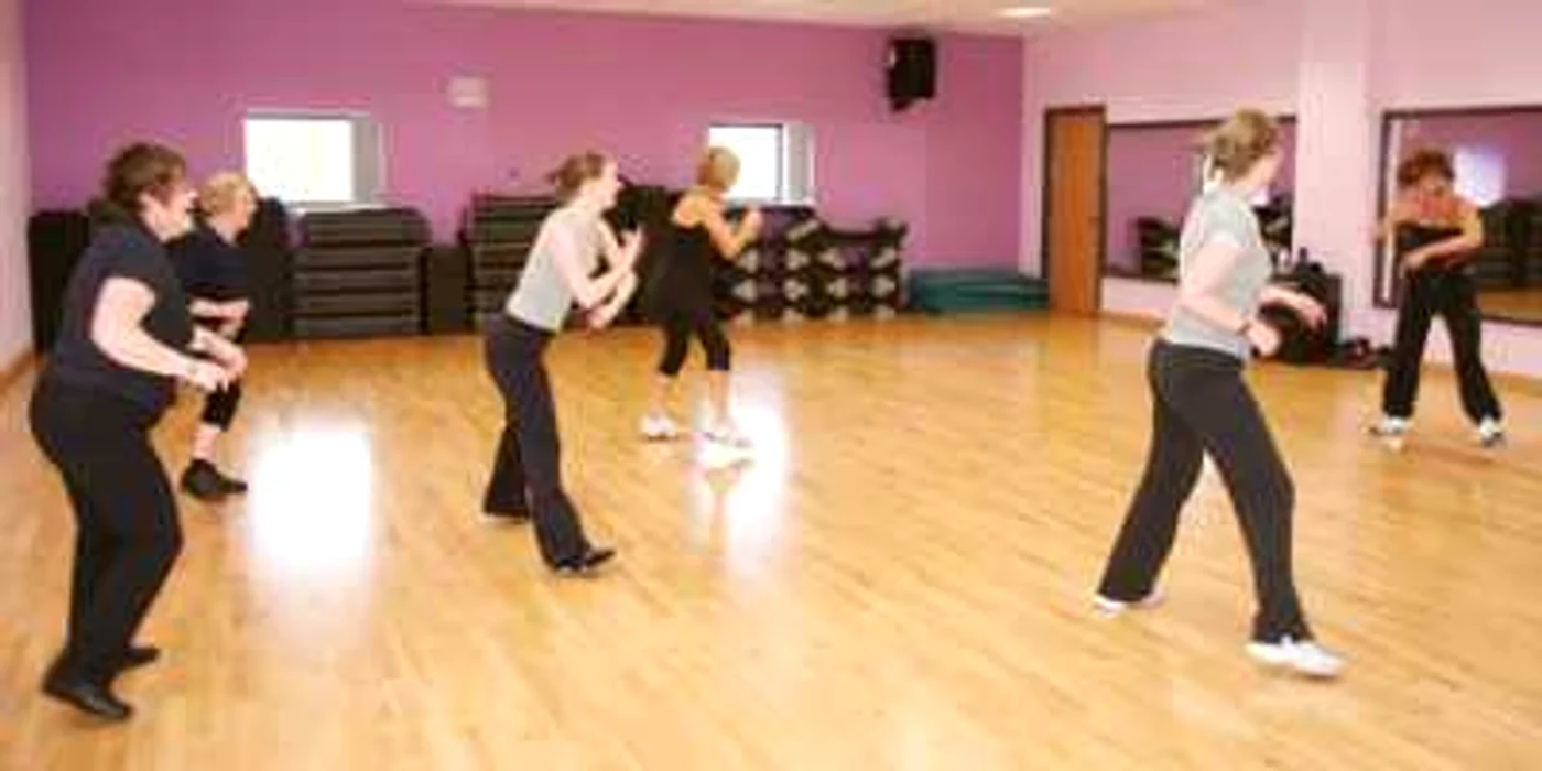 Câteva exerciţii de aerobic vă ajută să reveniţi în formă