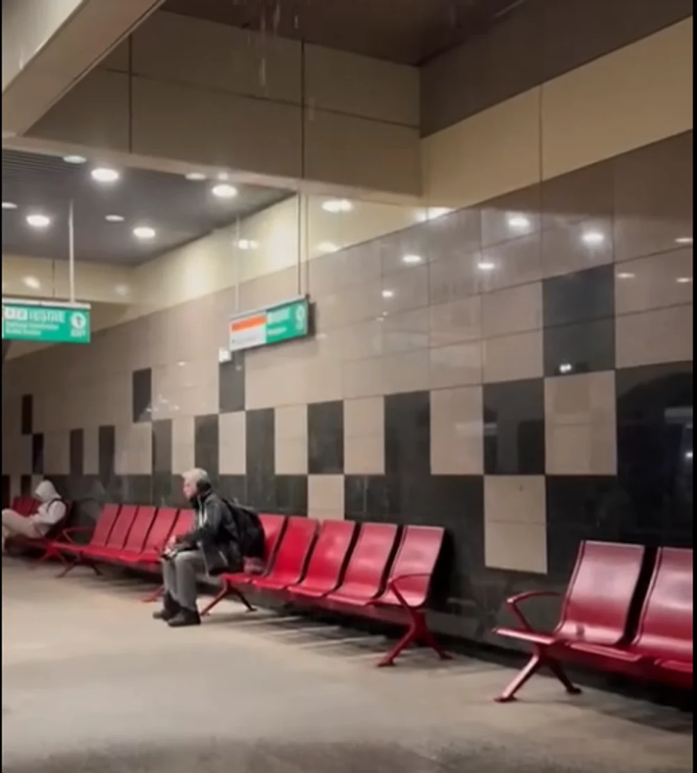 Stația de metrou Eroilor, inundată după ploile torențiale din Capitală. Metrorex: „Echipele au intervenit rapid”