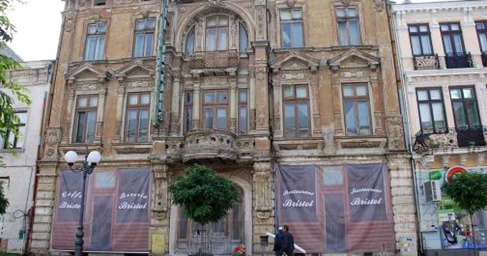 Brăila: Salvaţi Hotelul Bristol, de pe Regală!