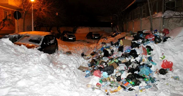 La cele mai multe ghene utilajele n-au mai ajuns de mai bine de o săptămână. Foto: Adevărul