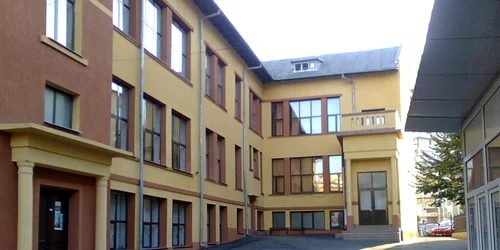 colegiul economic maria teiuleanu foto ziarul argesul 01 jpg