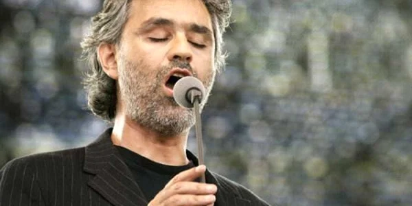 Andrea Bocelli va veni pentru prima oară în România