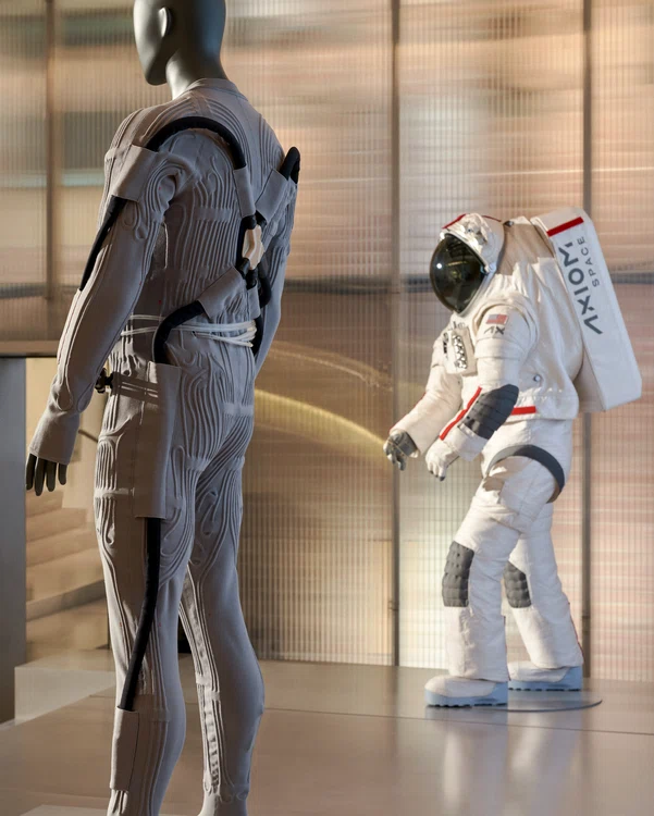 Prada și Axiom Space dezvoltă costumul spațial al viitoarelor misiuni Artemis. FOTO: AxiomSpace