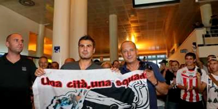 Adrian Mutu, ovaţionat de fani în Corsica * Foto: http://www.ac-ajaccio.com