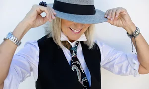 woman in menswear 3738414 960 720 jpg