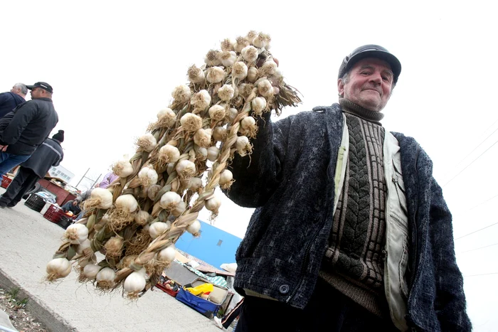 Întreaga cantitate de usturoi a fost ridicată în vederea confiscării. Foto arhivă