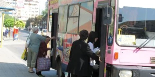 Autobuzele au program de duminică (foto arhivă)