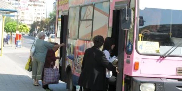 Autobuzele au program de duminică (foto arhivă)