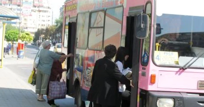 Autobuzele au program de duminică (foto arhivă)