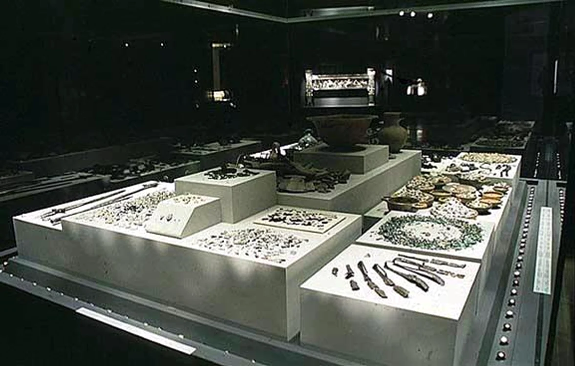 macedonian museums 42 arx bas tafoi berginas 185 jpg jpeg