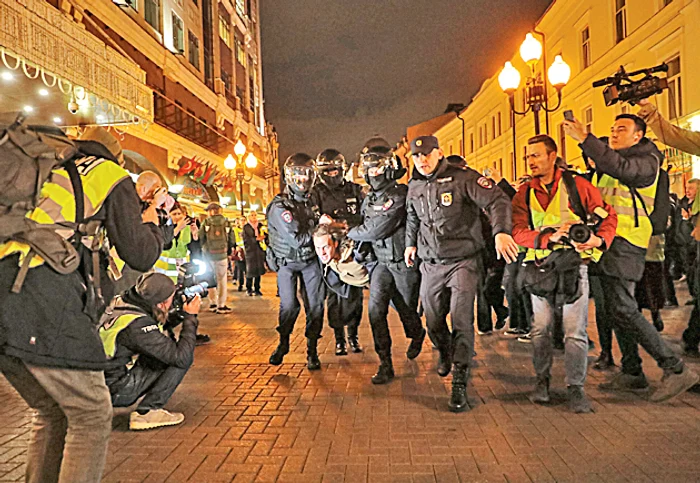 La Moscova și Sankt Petersburg,  cetățenii s-au bătut  cu forțele de ordine