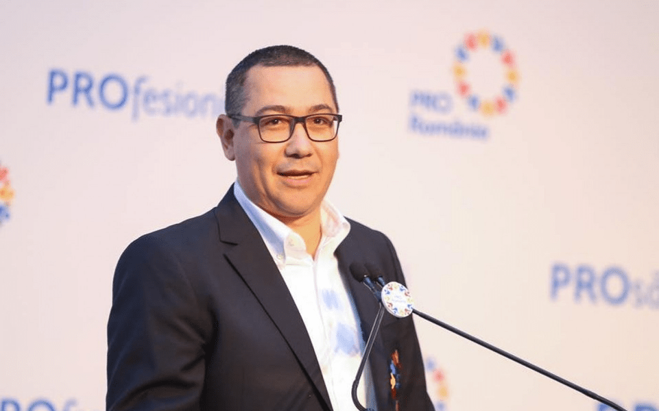 Victor Ponta vrea să își recupereze titlul de doctor. Fostul premier se folosește de decizia CCR privind plagiatul