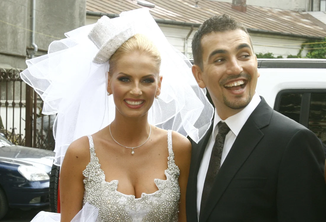 Andreea Bănică și Lucian Mitrea, în ziua nunții lor, acum 12 ani. Solista a fost mireasă chiar de ziua eifoto: Click!