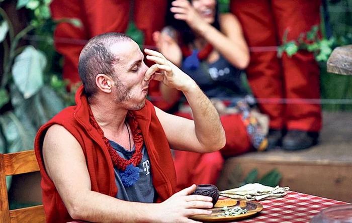 
    Trăistariu o ţine pe fructe de când s-a întors din tabără 