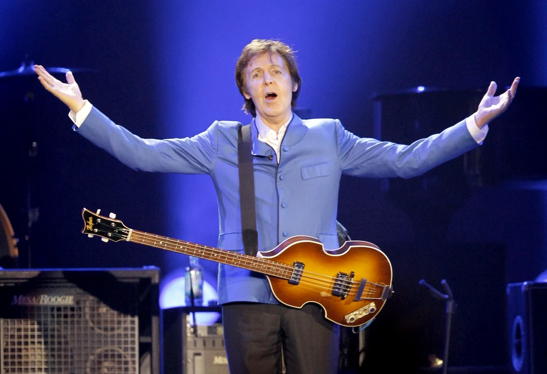 Legendarul de la Beatles îşi suprinde publicul cu o reinterpretare a unei piese vechi de peste 40 de ani
