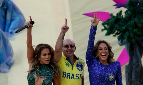 Claudia Leitte, Jennifer Lopez şi Pitbull, trioul complet care a interpretat imnul Mondialului jpeg
