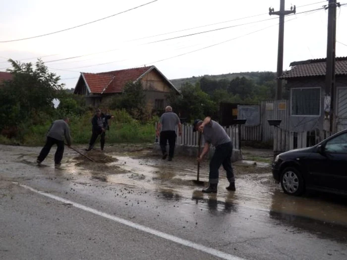 Inundaţii la Malovăţ FOTO Corina Macavei