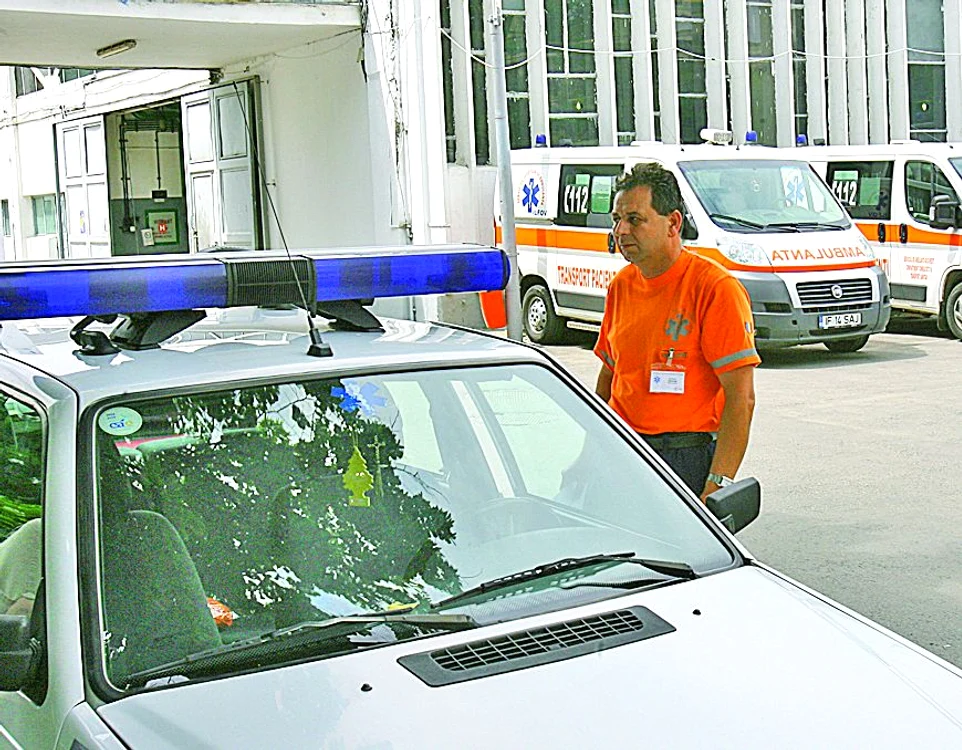 
    Angajaţii de la Ambulanţa  Bucureşti au fost solidari cu  greva profesorilor: au pornit  sirenele ...pentru un minut  