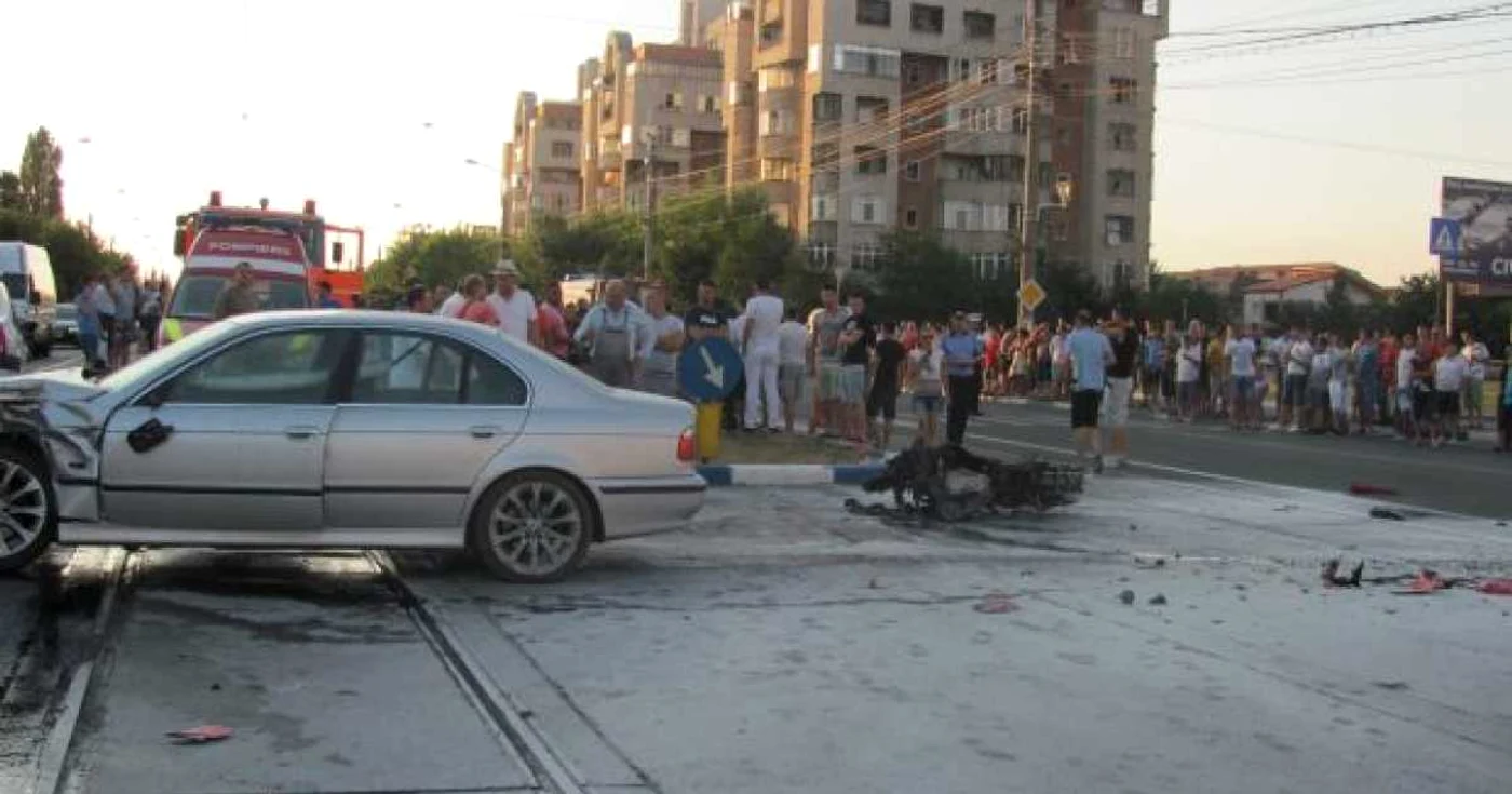 Motocicleta a luat foc în urma accidentului 