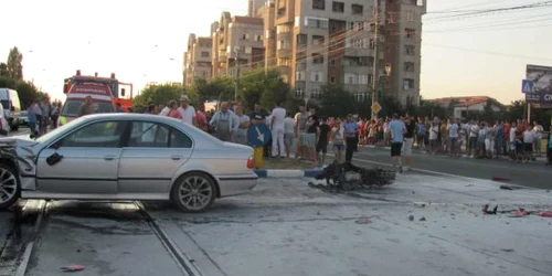 Motocicleta a luat foc în urma accidentului 