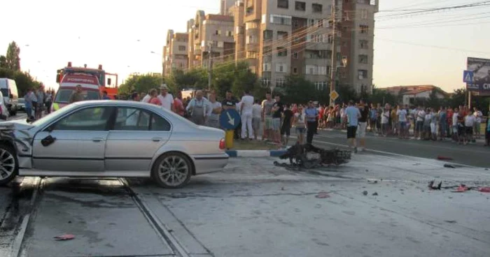 Motocicleta a luat foc în urma accidentului 