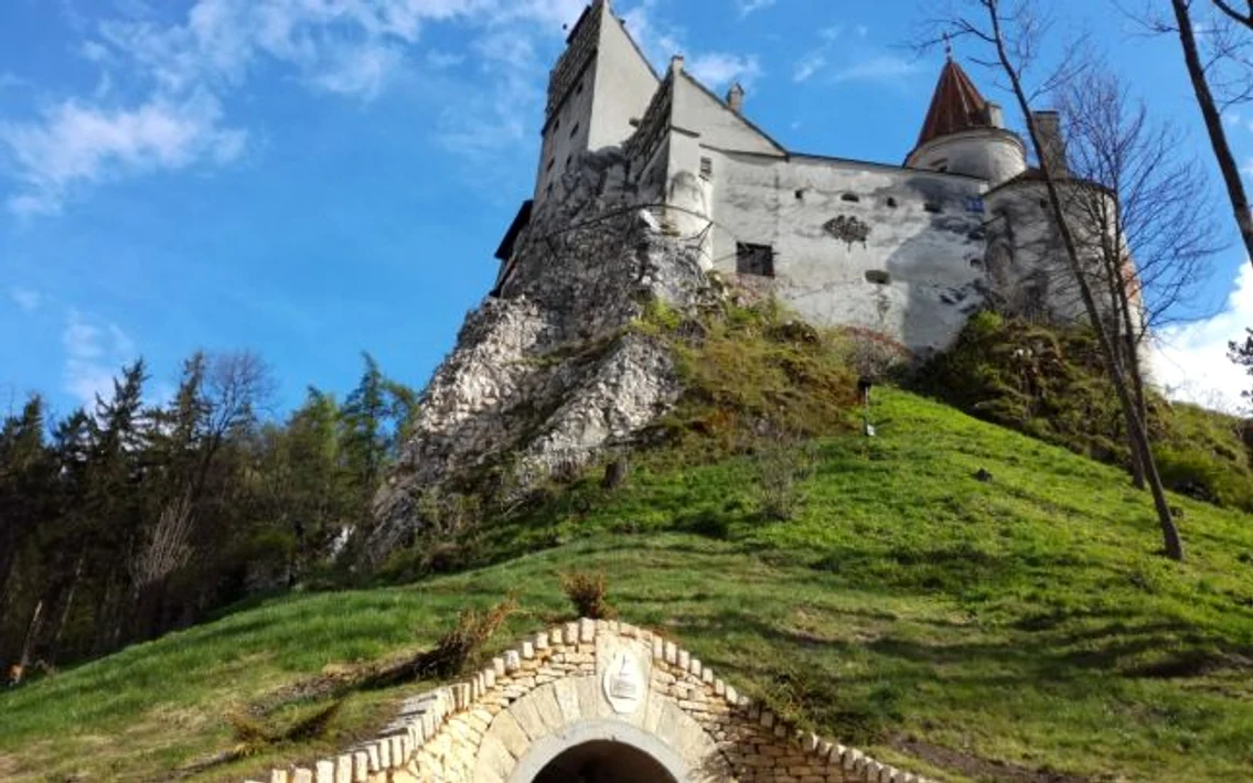 „Tunelul Timpului” din Castelul lui Dracula de la Bran face legătura cu Parcul Regal Foto Daciana Stoica