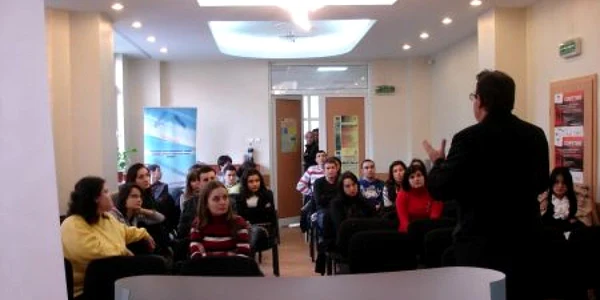 Fiecare curs va dura aproximativ două ore.