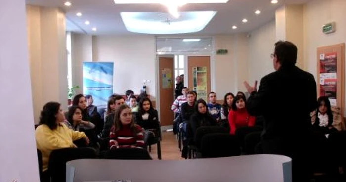 Fiecare curs va dura aproximativ două ore.
