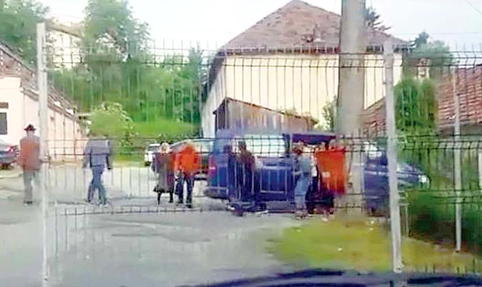 Fiecare secţie de votare a avut câte un operator de calculator