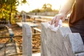 cimitir cruce mormant FOTO Shutterstock