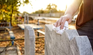 cimitir cruce mormant FOTO Shutterstock