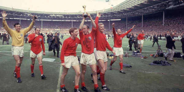 Bobby Charlton GettyImages 50965343 jpg