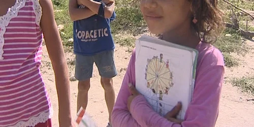 Cristina Ţopescu susţine accesul la educaţie pentru copiii de etnie ţiganească 