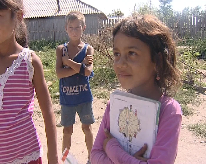 Cristina Ţopescu susţine accesul la educaţie pentru copiii de etnie ţiganească 