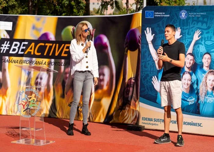Campionul olimpic David Popovici încurajează sportul