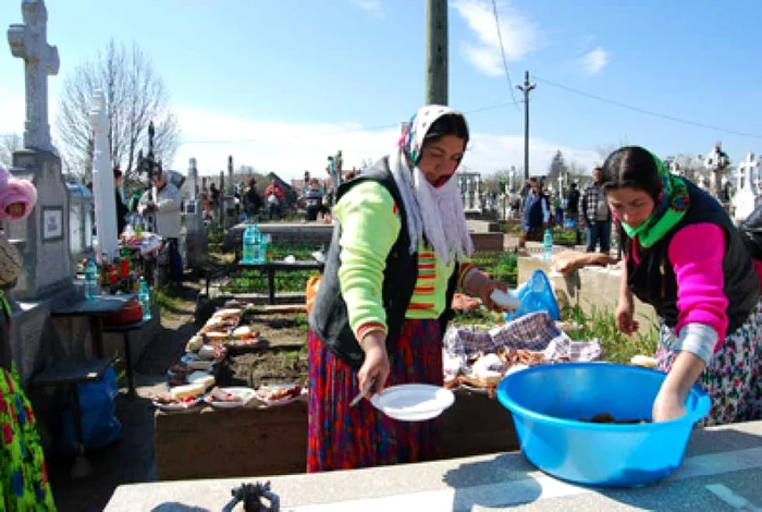 Grătar în mijlocul cimitirului