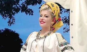 12 13 vedete loredana groza gif
