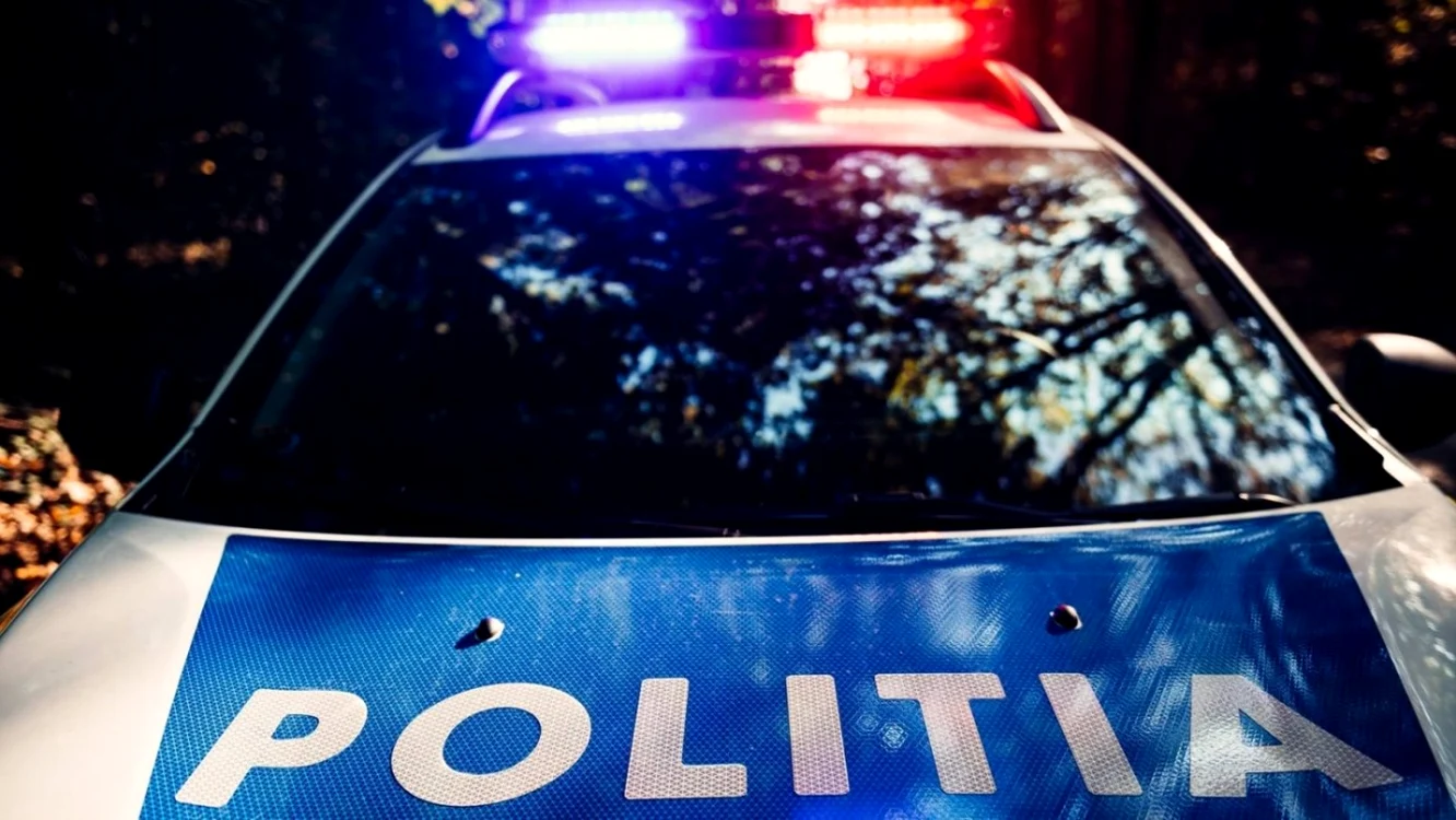 Poliţiştii cercetează în ce împrejurări a ajuns şoferul de 66 ani cu maşina pe contrasens FOTO: arhiva