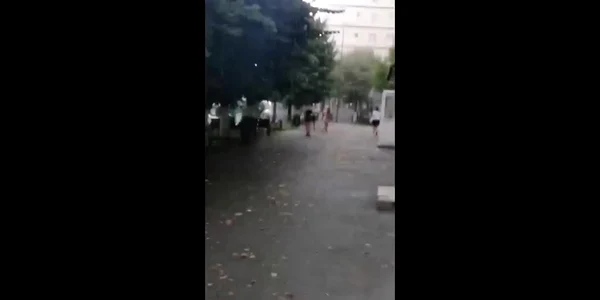 Imagini terifiante în timpul unei vijelii şi după terminarea furtunii care a însoţit-o, în Râmnicu Vâlcea (Colaj)