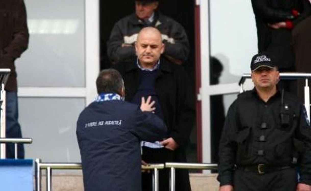 
    Adrian Mititelu vrea să depună memoriu împotriva "câinilor"  