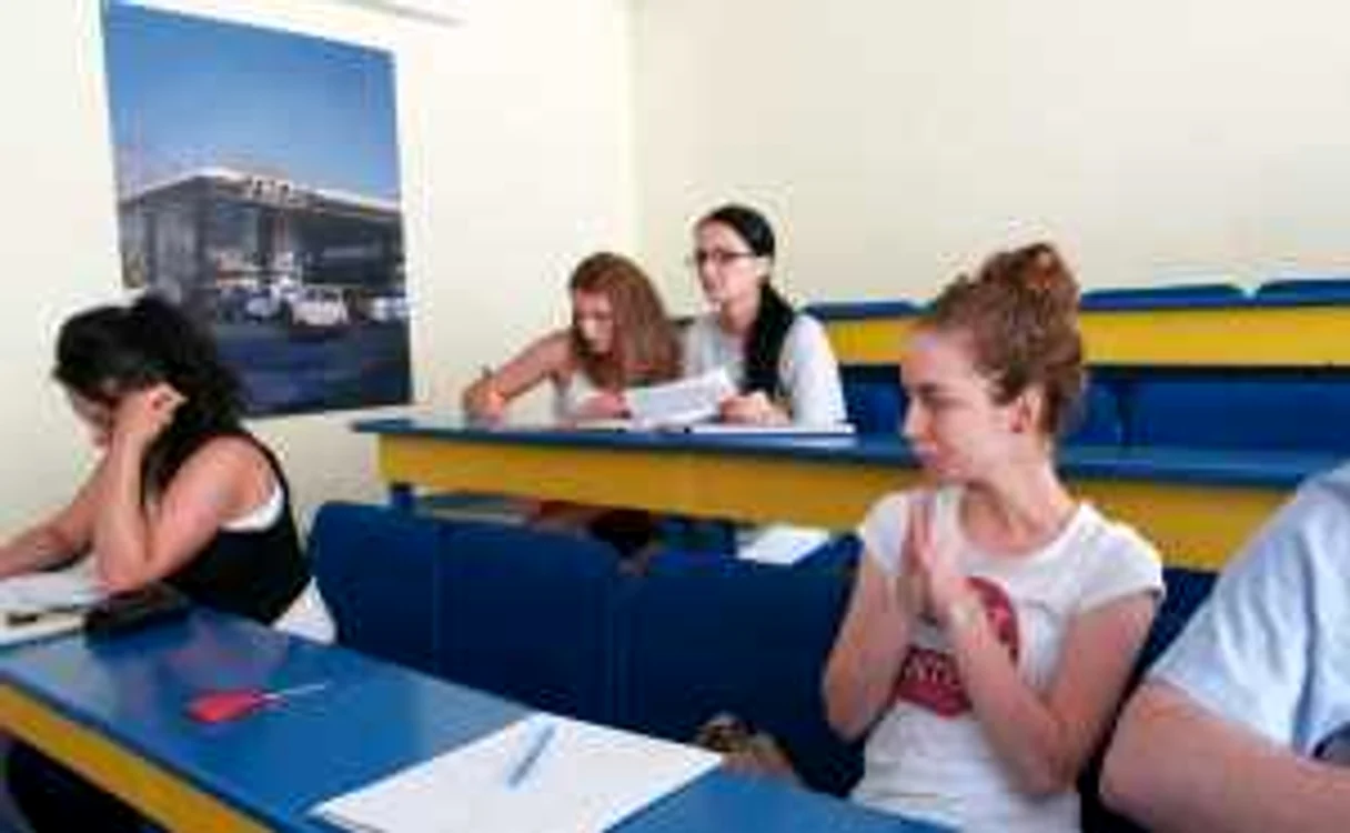 Studenţii de la UPG mai au de aşteptat, până la sfârşitul lunii, bursele (foto: Alex Policală)
