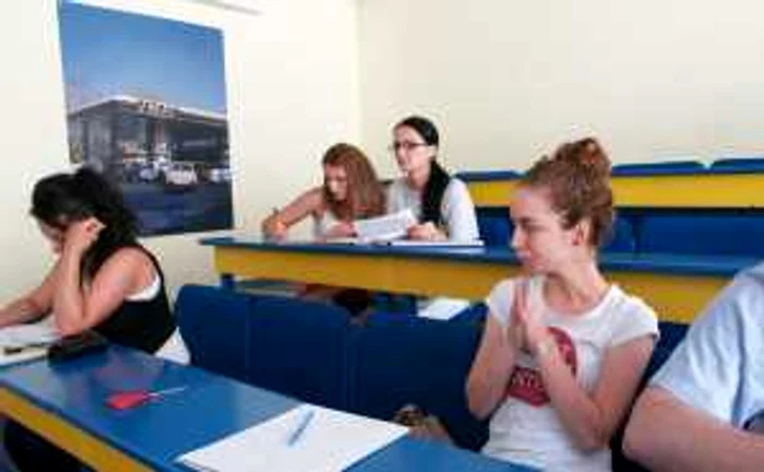 Studenţii de la UPG mai au de aşteptat, până la sfârşitul lunii, bursele (foto: Alex Policală)