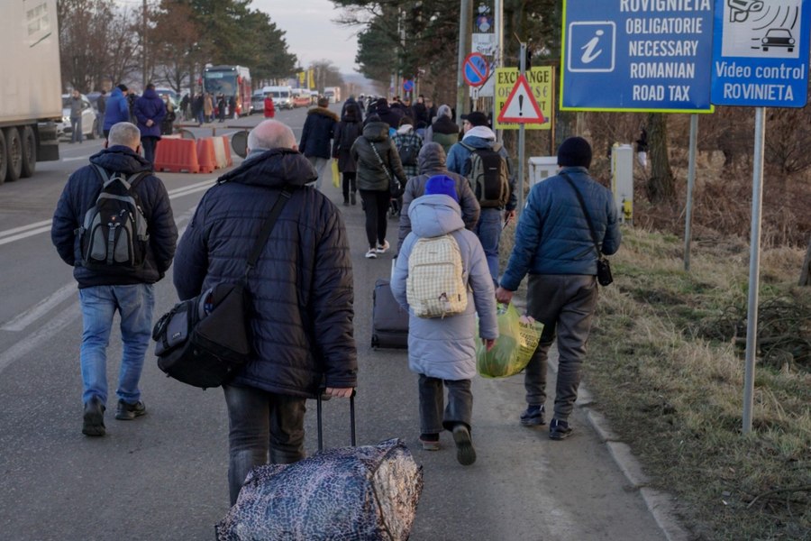 Patru bărbaţi, bănuiţi de obţinere ilegală a peste 1,6 milioane de lei pentru refugiaţii ucraineni