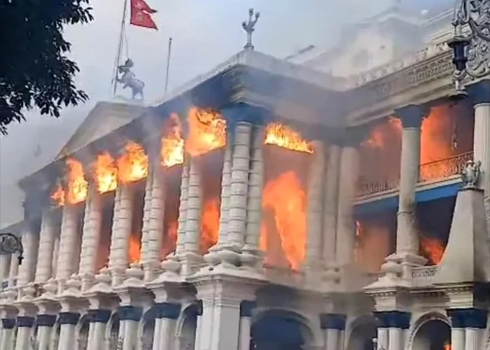 Parlamentul nepalez în flăcări/FOTO:X
