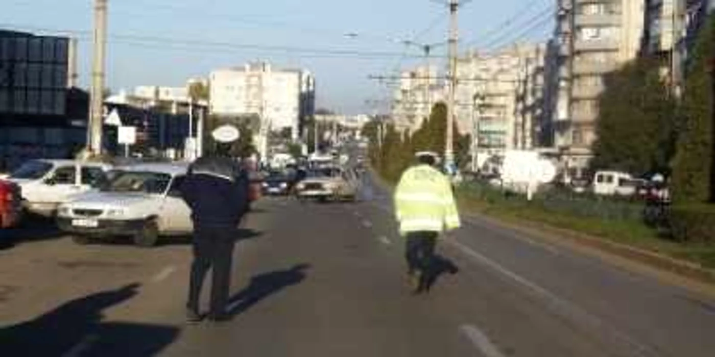 Botoşani: O Dacie plină cu crapi a fost interceptată de poliţişti