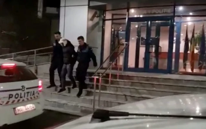 
    Hoțul a fost prins și reținut ieri de polițiști  