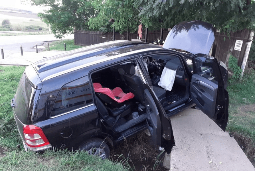Accident rutier pe DE 581. Doi copii erau în mașina care a lovit un cap de pod