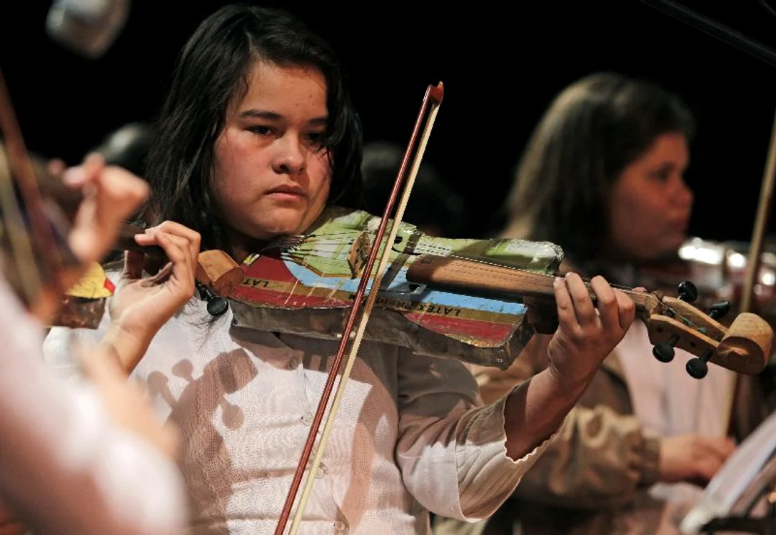 The Cateura Orchestra of Recycled Instruments (Foto: Reuters)