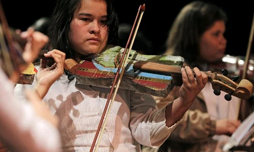 The Cateura Orchestra of Recycled Instruments (Foto: Reuters) jpeg